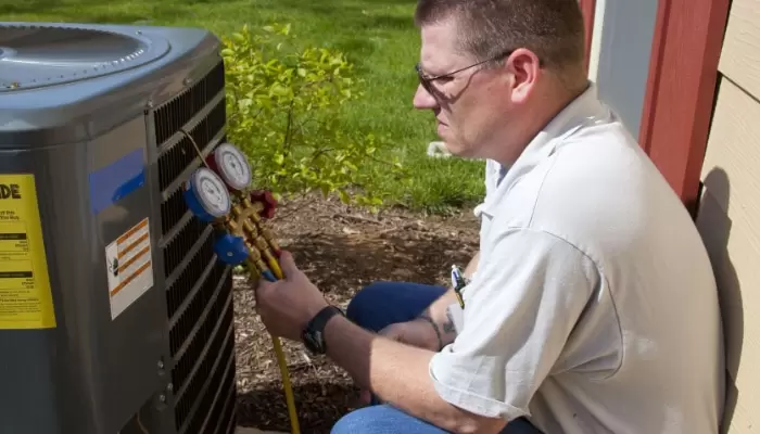 air conditioner repair technician